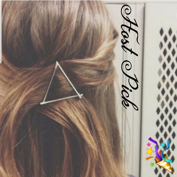 Brandy Melville Accessories - Brandy Melville Silver Metal Triangle Hair Clip